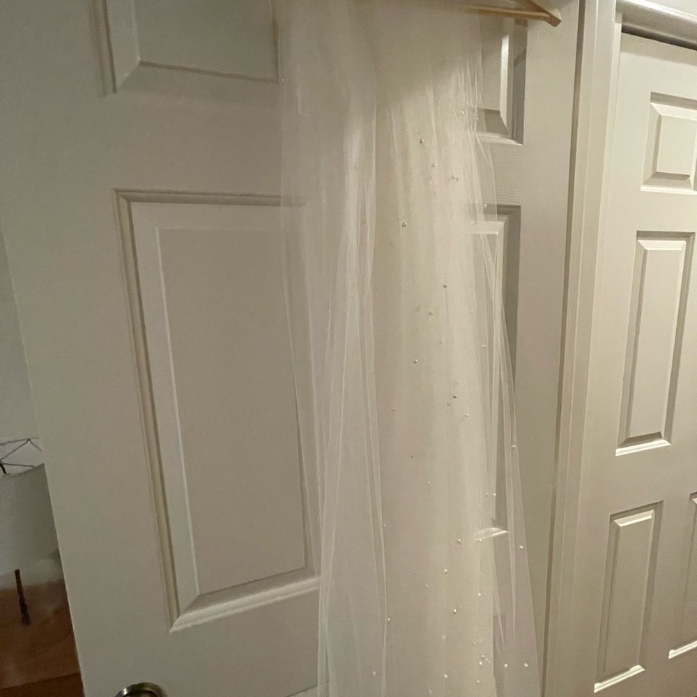 105" White Veil with Small Pearls